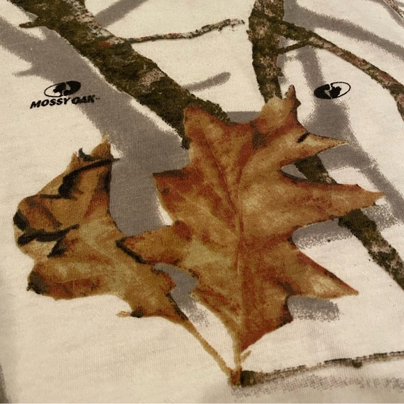 Mossy Oak V-Neck Tee - Picture 4 of 5